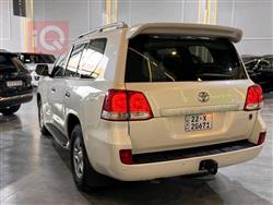 تۆیۆتا لاند کروزەر